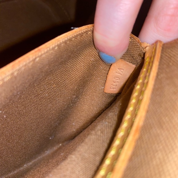 Louis Vuitton Alma - Picture 16 of 16